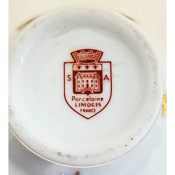 SMALL DECORATIVE VASE-LIMOGES-FRANCE-Porcelain-White-Gold Trim-Couple Image-Sml - Picture 9 of 11